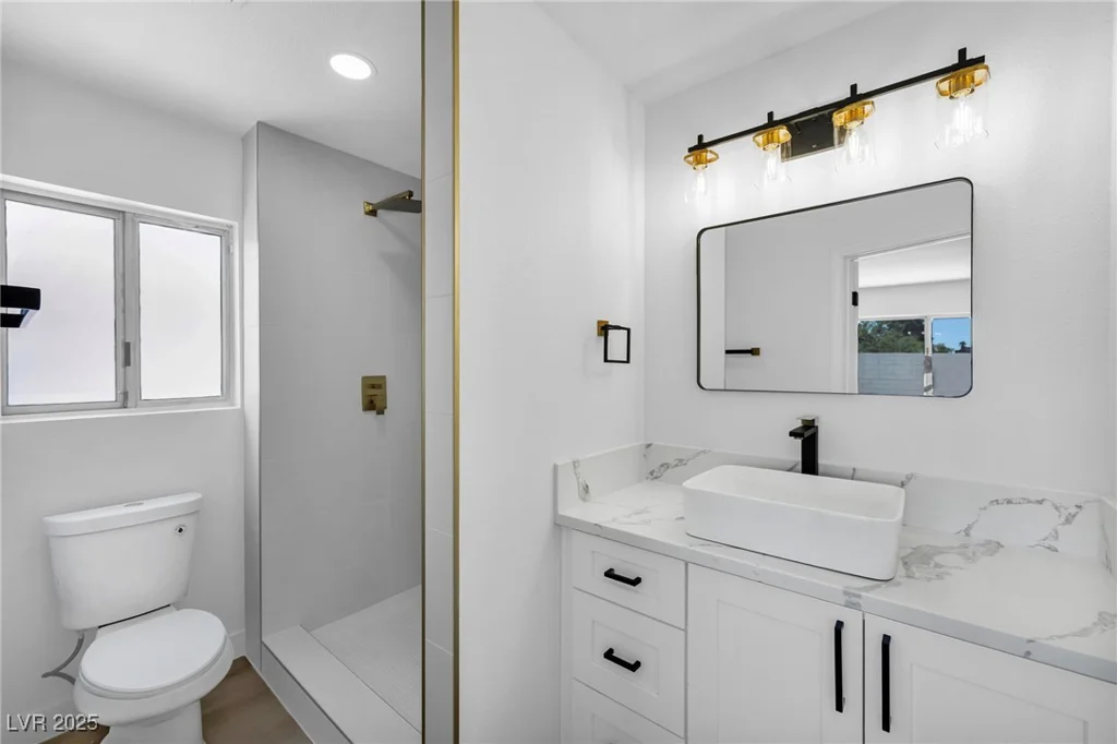 6939 Paddington, Las Vegas, NV 89147