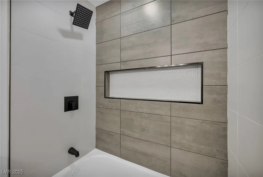 6939 Paddington, Las Vegas, NV 89147