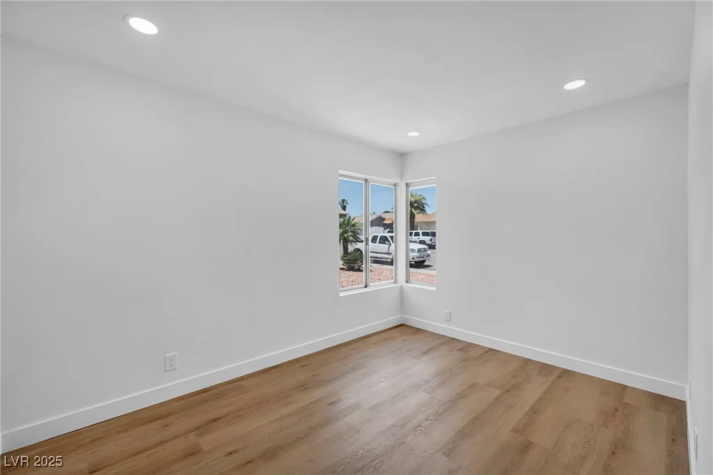 6939 Paddington, Las Vegas, NV 89147