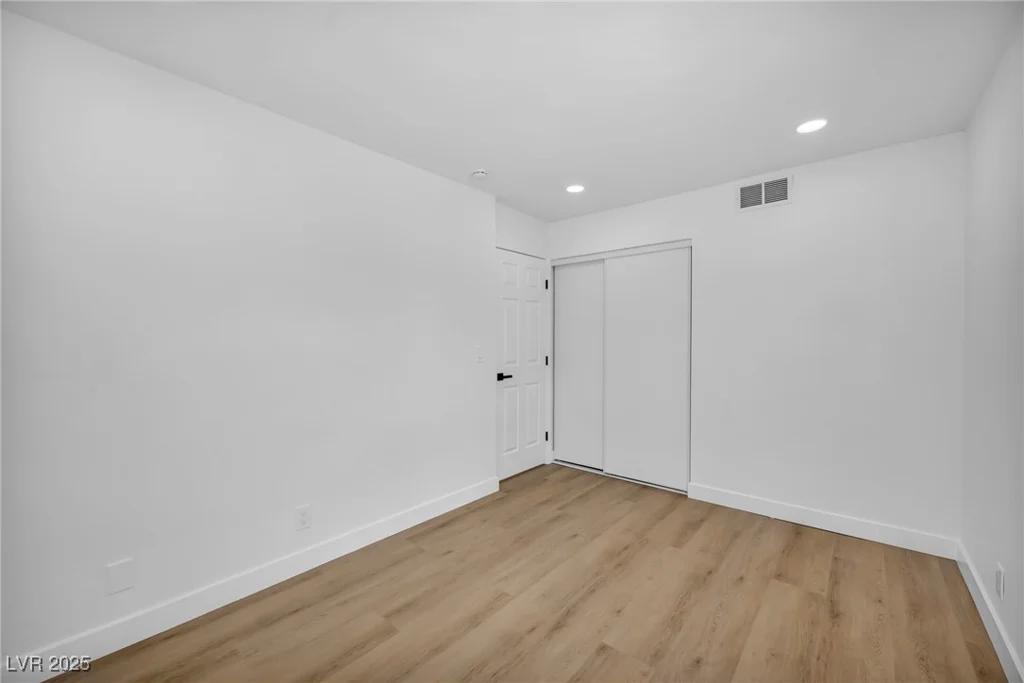 6939 Paddington, Las Vegas, NV 89147