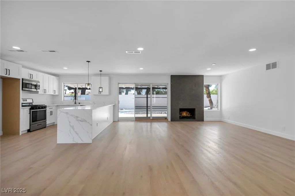 6939 Paddington, Las Vegas, NV 89147