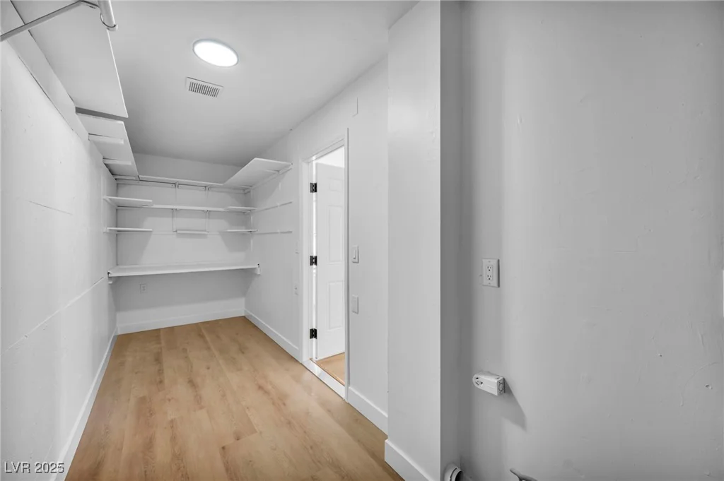 6939 Paddington, Las Vegas, NV 89147