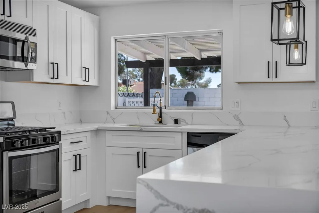 6939 Paddington, Las Vegas, NV 89147