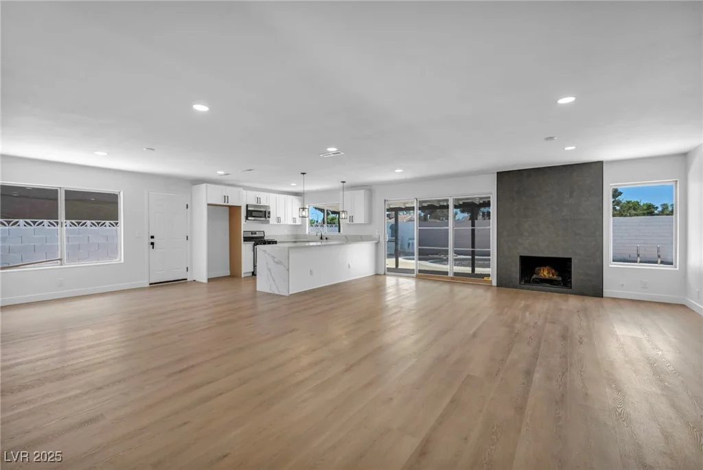6939 Paddington, Las Vegas, NV 89147