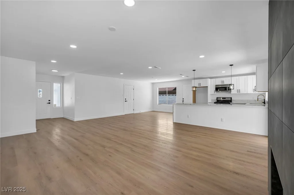 6939 Paddington, Las Vegas, NV 89147