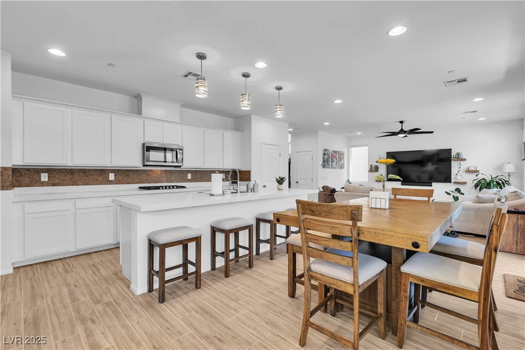 10415 Sadie Blake, Las Vegas, NV 89166