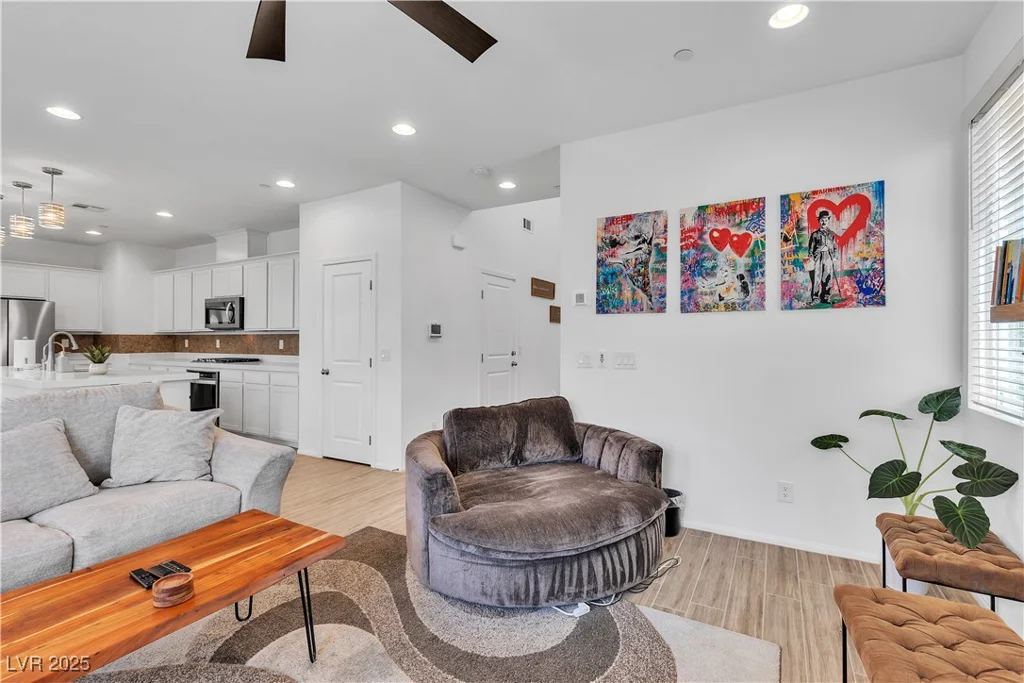 10415 Sadie Blake, Las Vegas, NV 89166