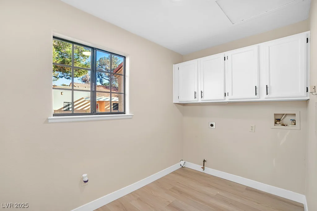 2851 Valley View, Las Vegas, NV 89102