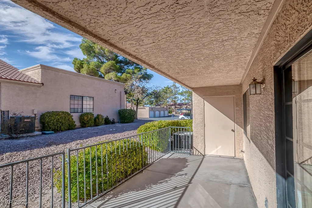 2851 Valley View, Las Vegas, NV 89102