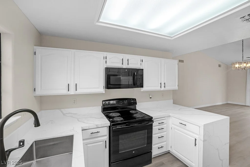 2851 Valley View, Las Vegas, NV 89102