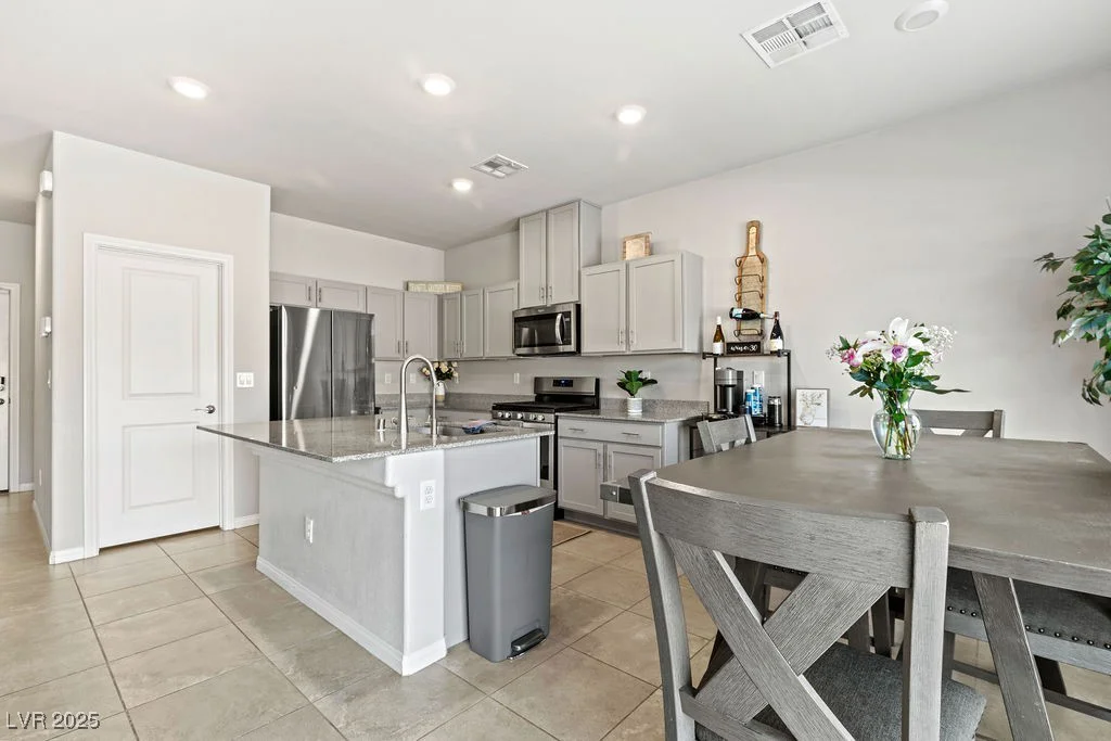 7819 Rachelis, North Las Vegas, NV 89084