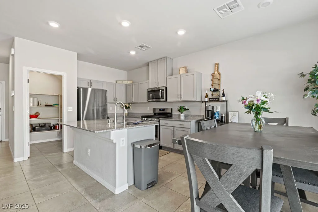 7819 Rachelis, North Las Vegas, NV 89084