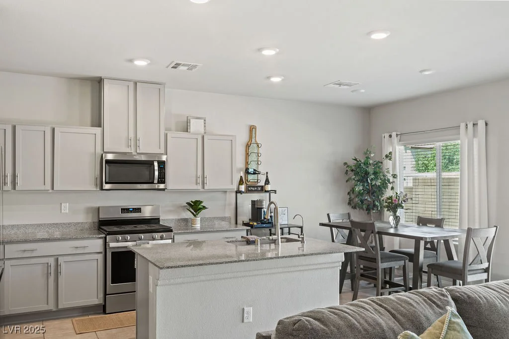 7819 Rachelis, North Las Vegas, NV 89084