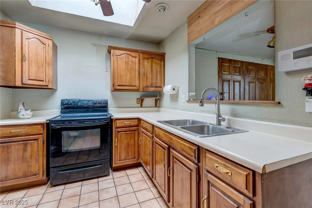 5262 Harris, Las Vegas, NV 89110