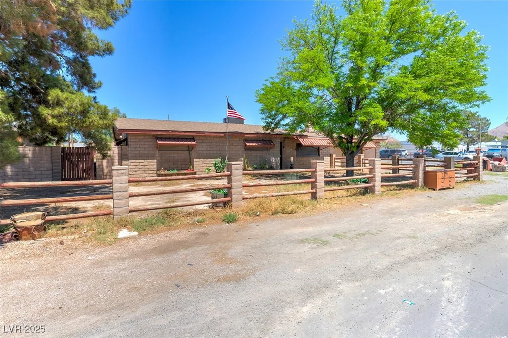 5262 Harris, Las Vegas, NV 89110