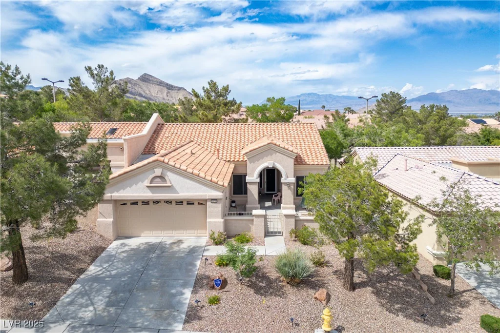10720 Sky Meadows, Las Vegas, NV 89134