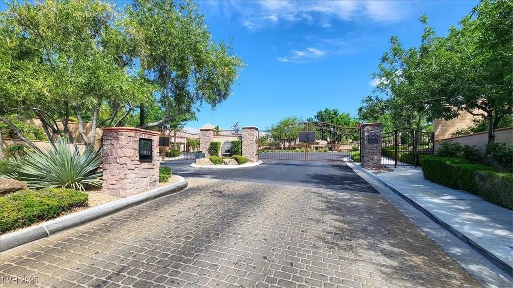 628 Chervil Valley, Las Vegas, NV 89138