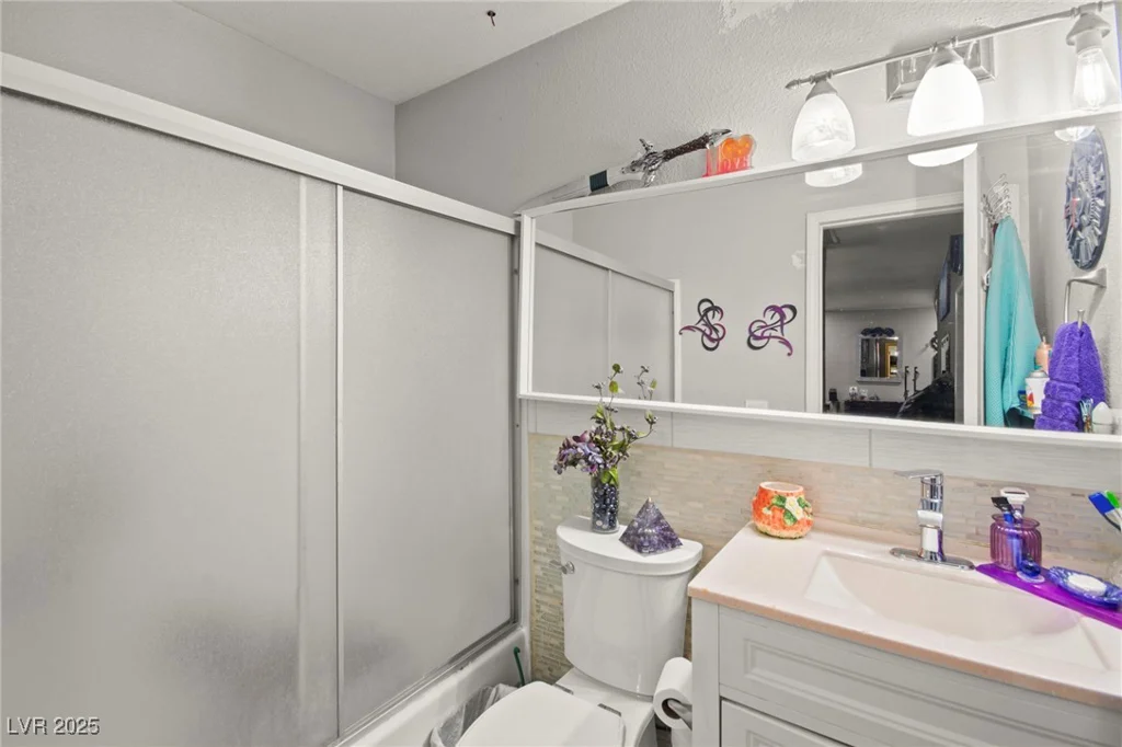 251 Las Palmaritas, Las Vegas, NV 89110