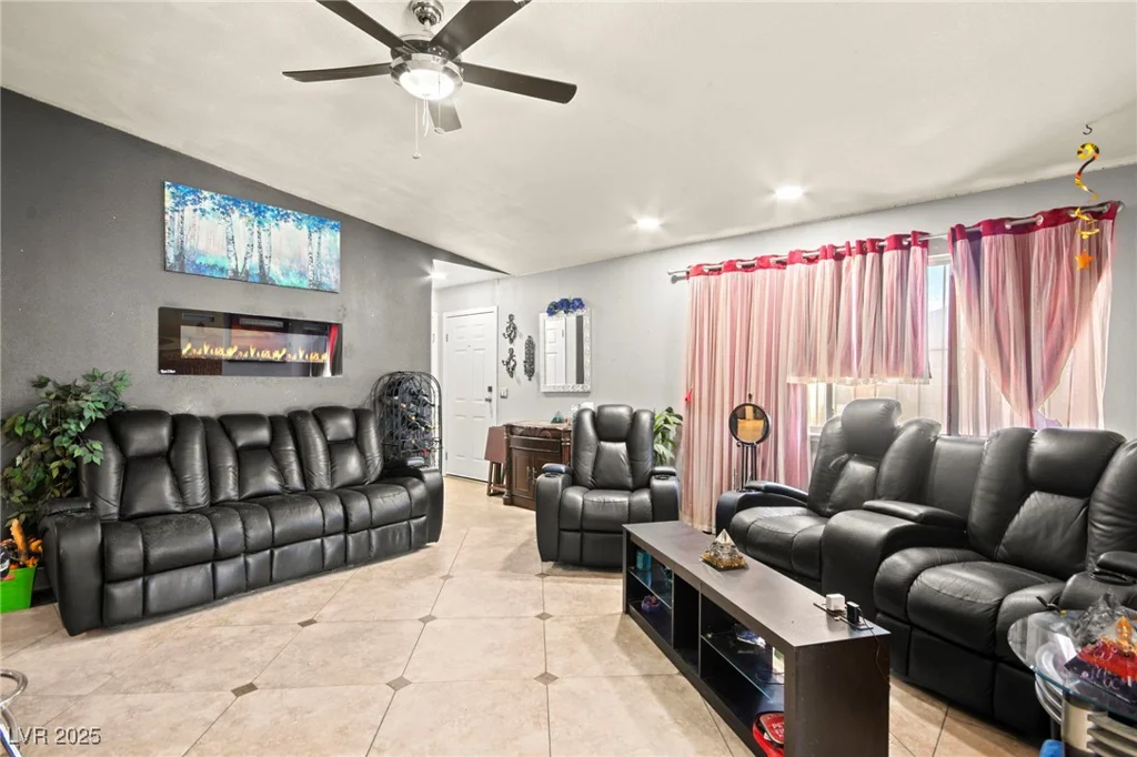 251 Las Palmaritas, Las Vegas, NV 89110