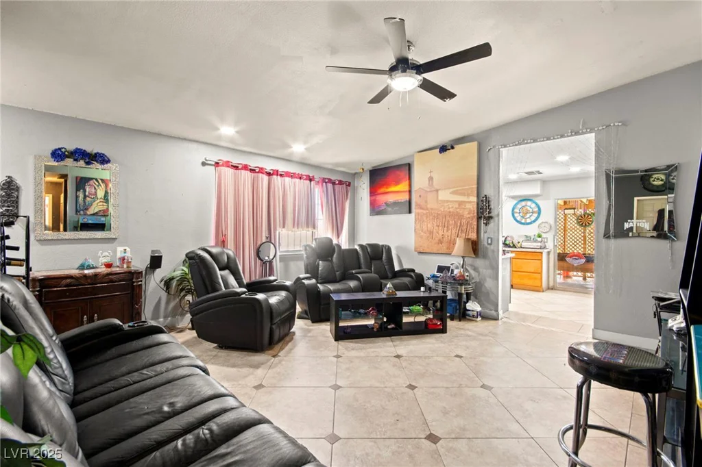251 Las Palmaritas, Las Vegas, NV 89110