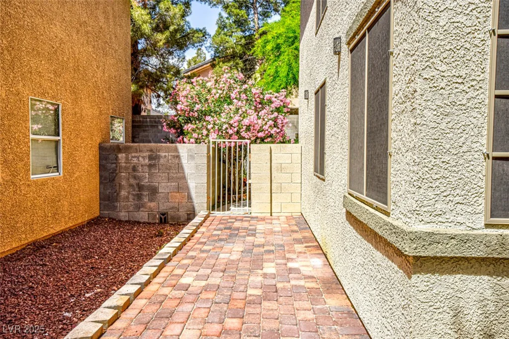 7429 Fencerow, Las Vegas, NV 89131