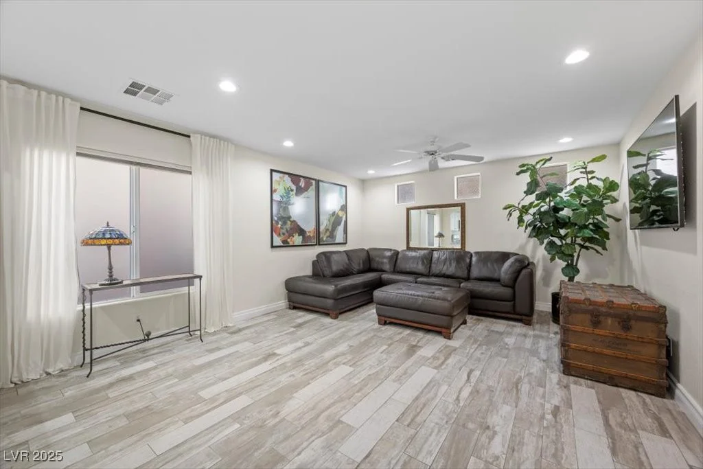 6729 Churnet Valley, Las Vegas, NV 89139