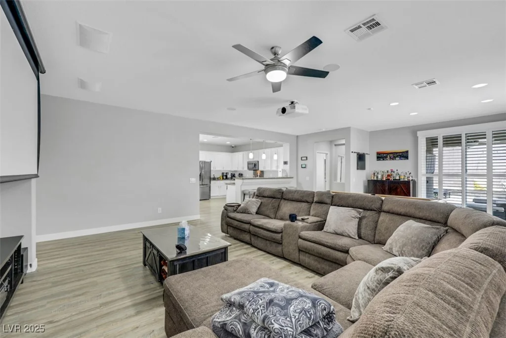 8836 Martin Downs, Las Vegas, NV 89131
