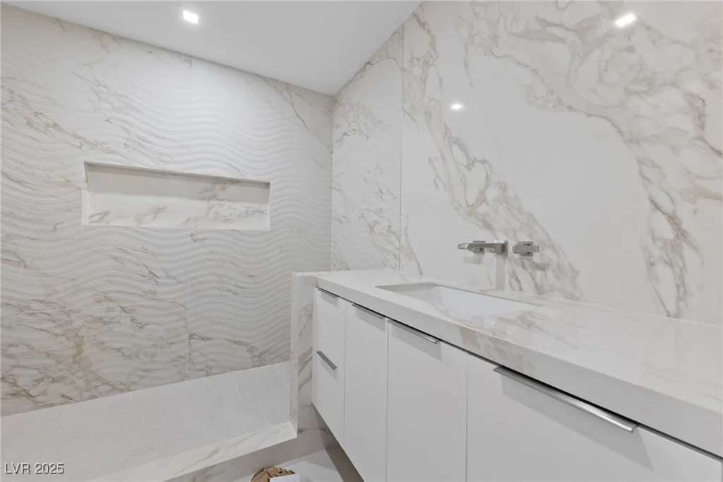 3075 Santa Margarita, Las Vegas, NV 89146