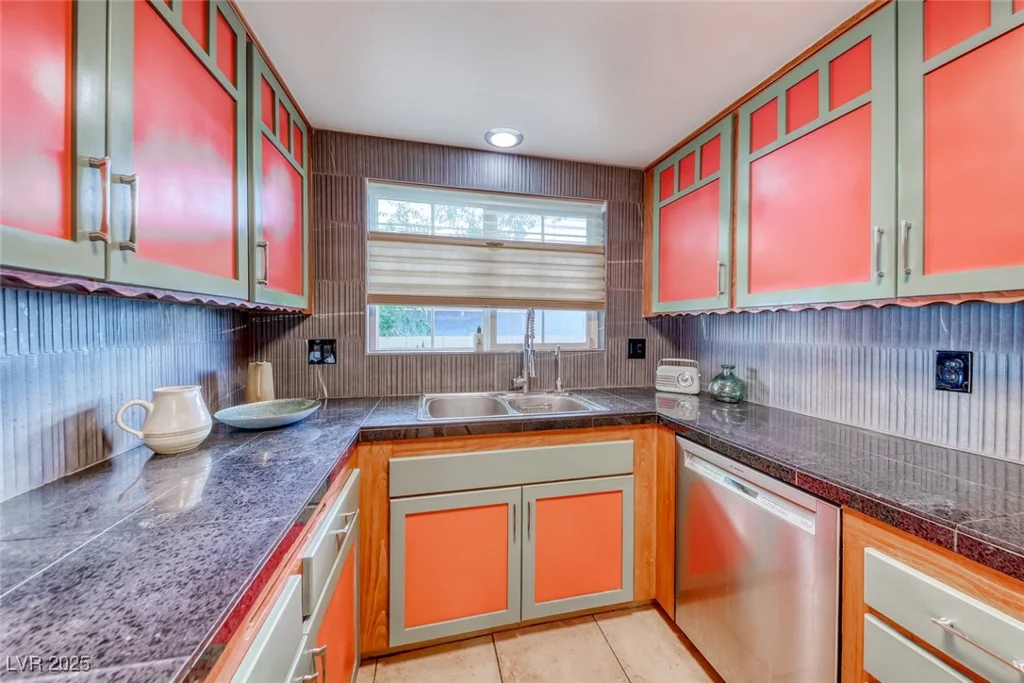 1721 Oakey, Las Vegas, NV 89104