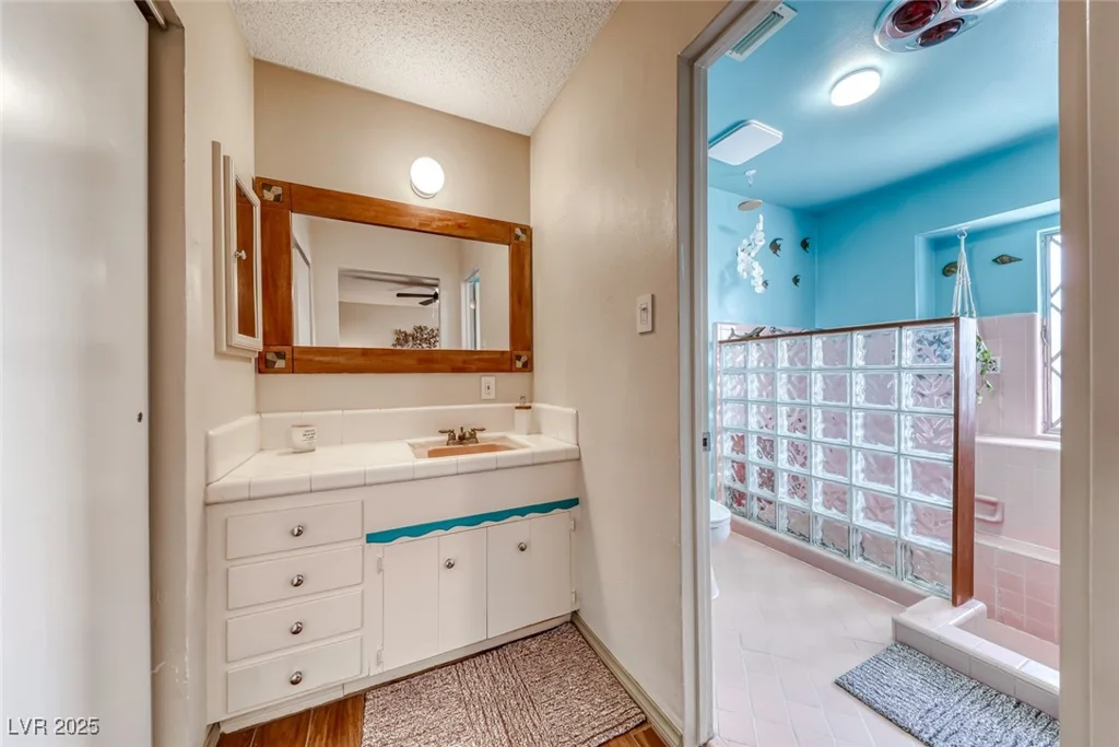 1721 Oakey, Las Vegas, NV 89104
