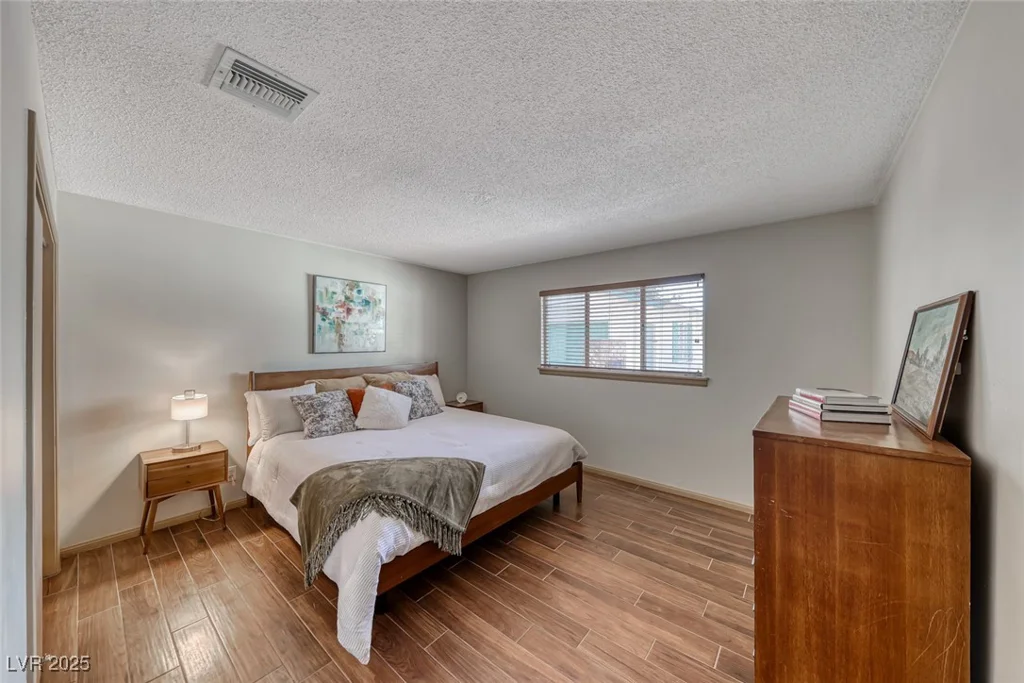 1721 Oakey, Las Vegas, NV 89104