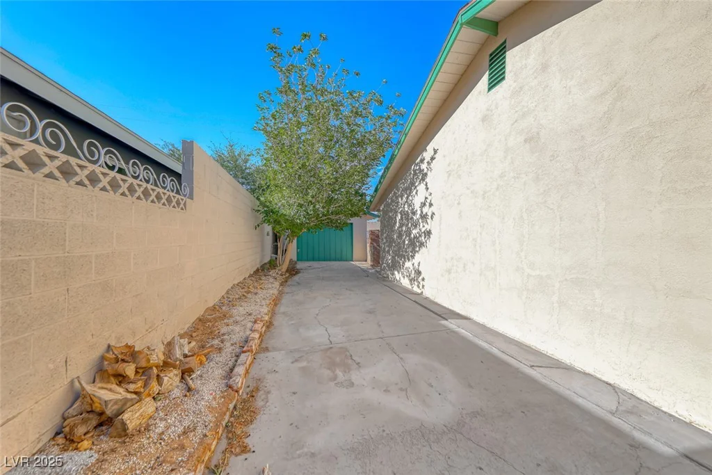 1721 Oakey, Las Vegas, NV 89104