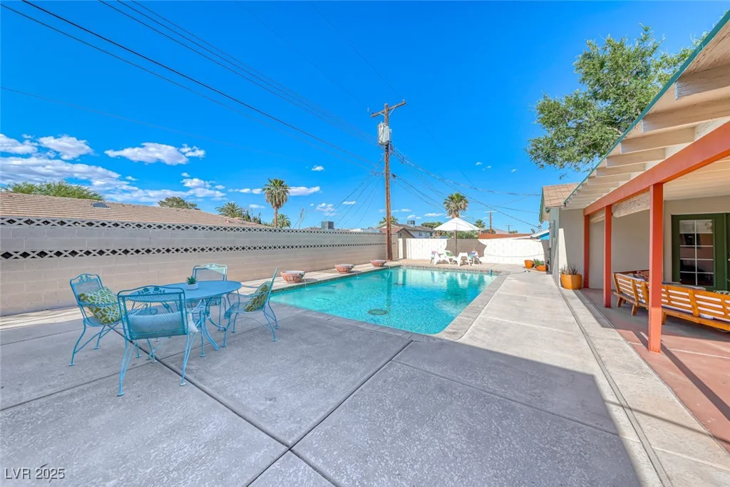 1721 Oakey, Las Vegas, NV 89104