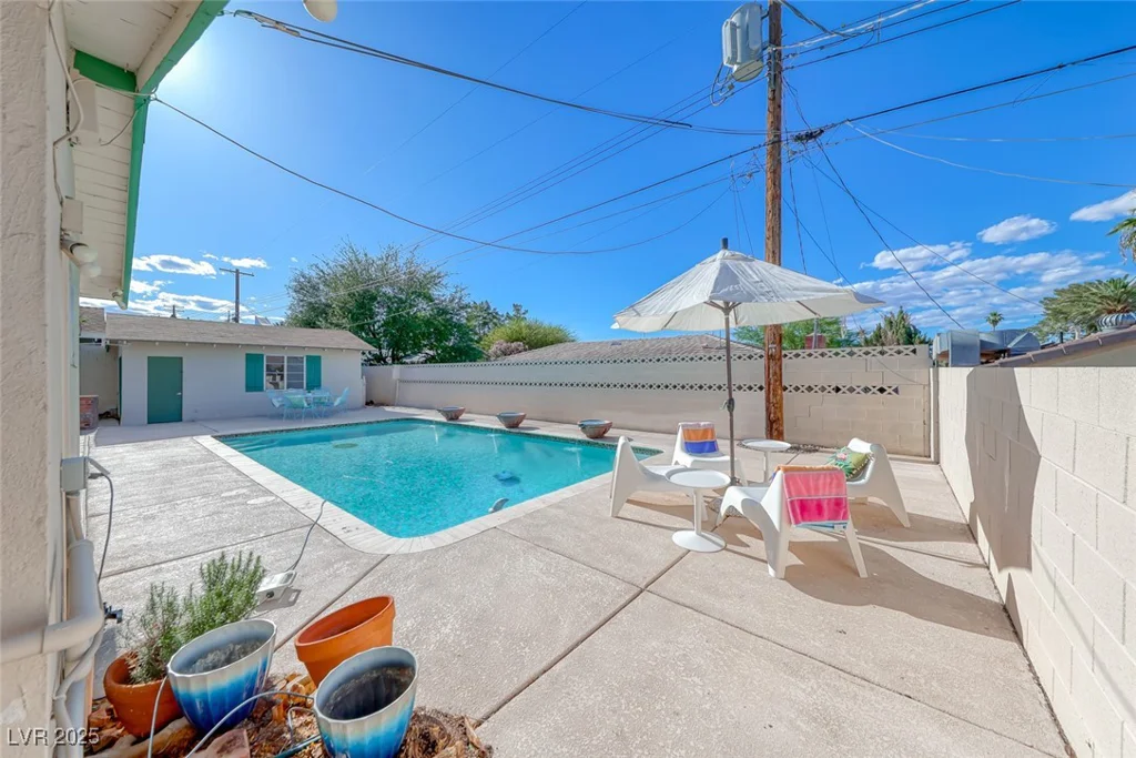 1721 Oakey, Las Vegas, NV 89104
