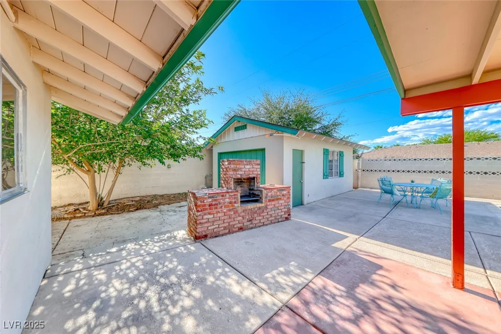 1721 Oakey, Las Vegas, NV 89104