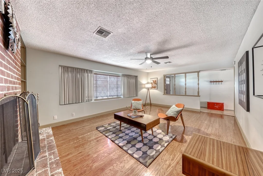 1721 Oakey, Las Vegas, NV 89104