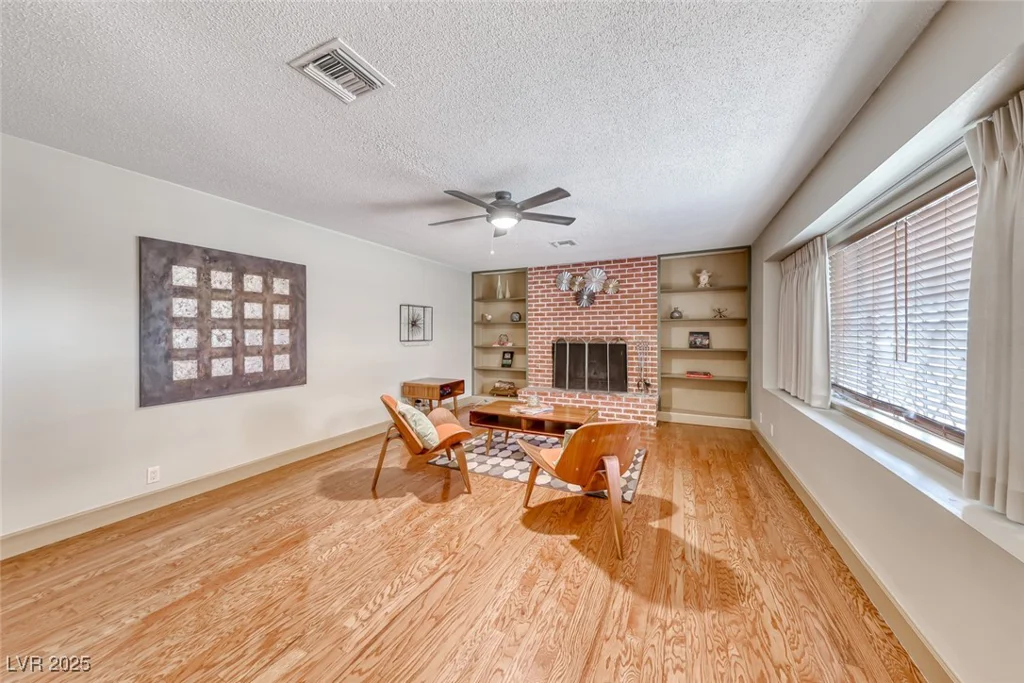 1721 Oakey, Las Vegas, NV 89104