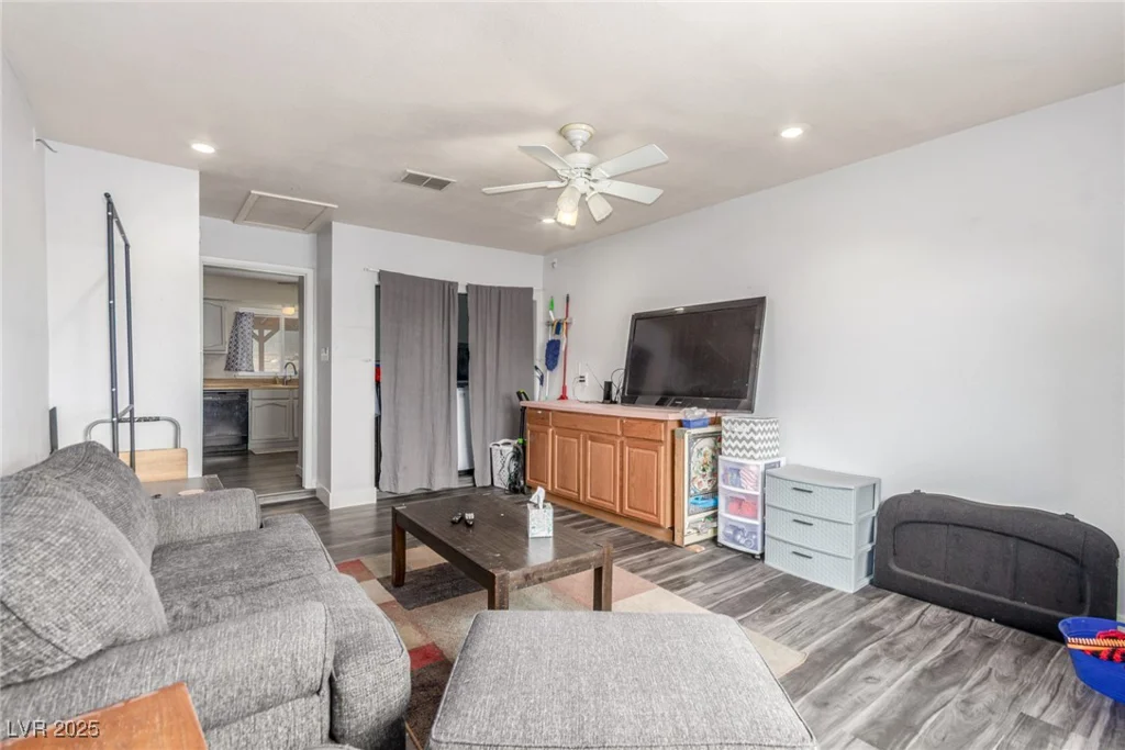 5109 Gains Mill, Las Vegas, NV 89122
