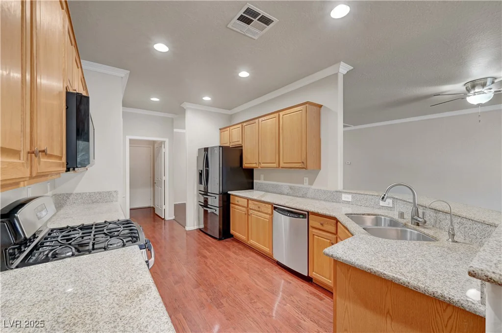 2520 ECLIPSING STARS, Henderson, NV 89044