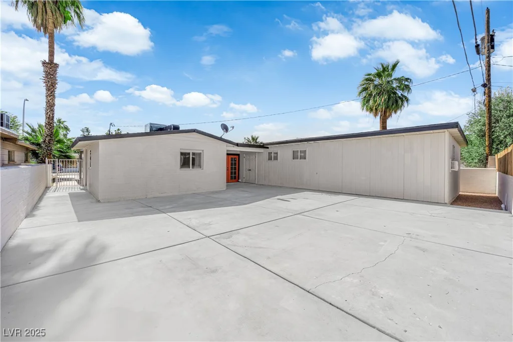 2112 Santa Ynez, Las Vegas, NV 89104