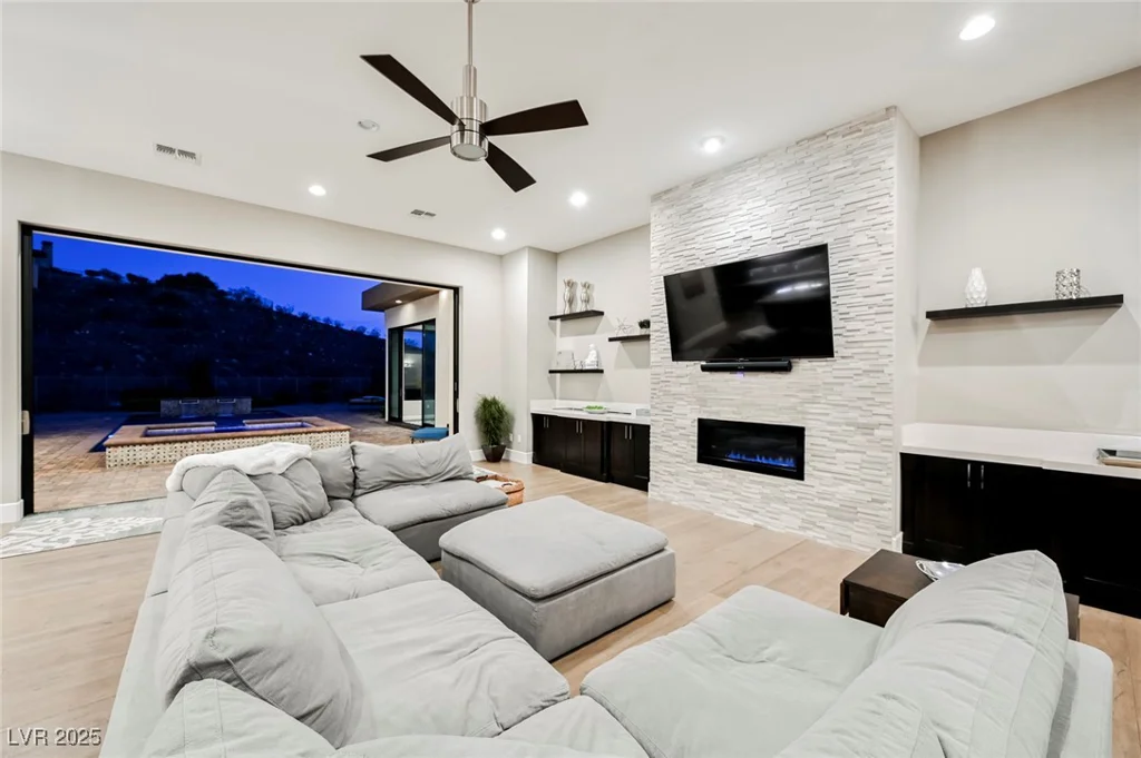 5 Crystal Tree, Henderson, NV 89052