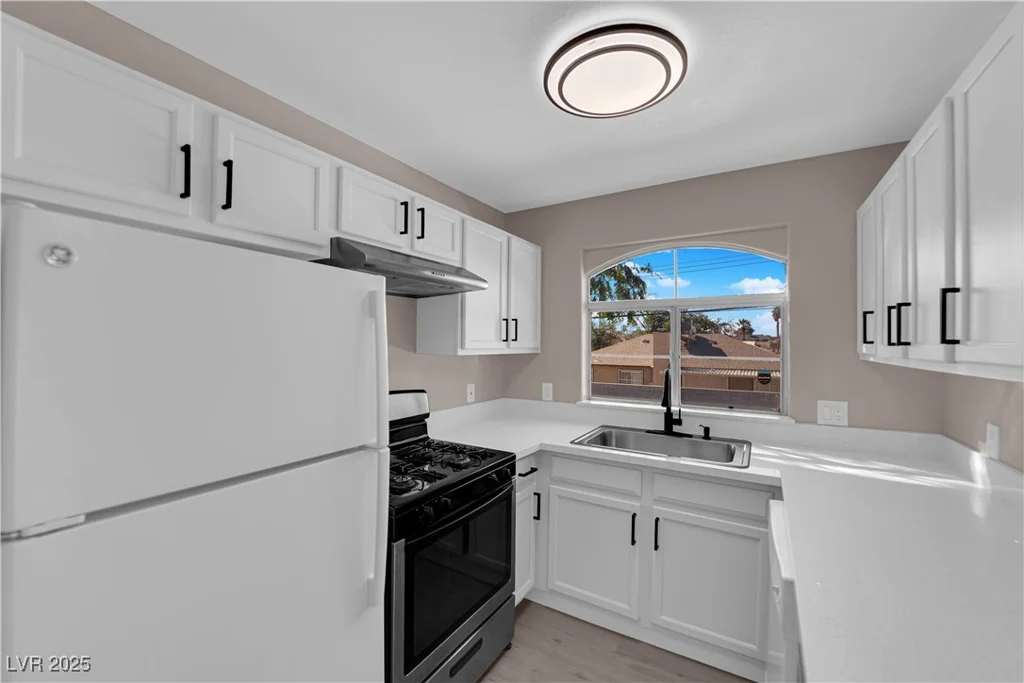4324 Lake Mead, Las Vegas, NV 89108