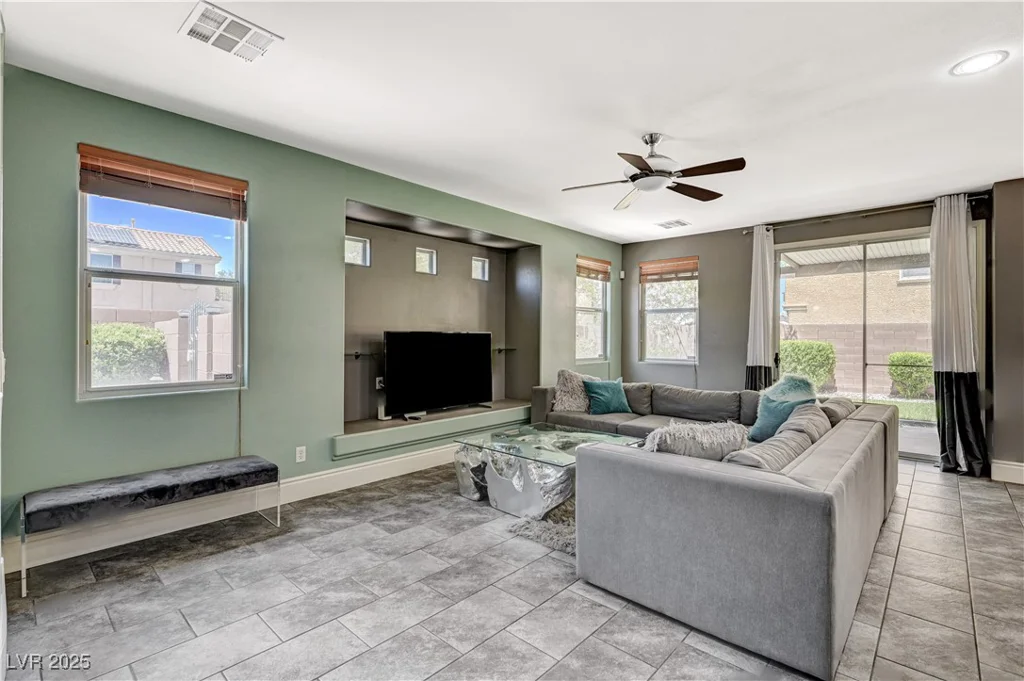 7486 Benlomond, Las Vegas, NV 89179