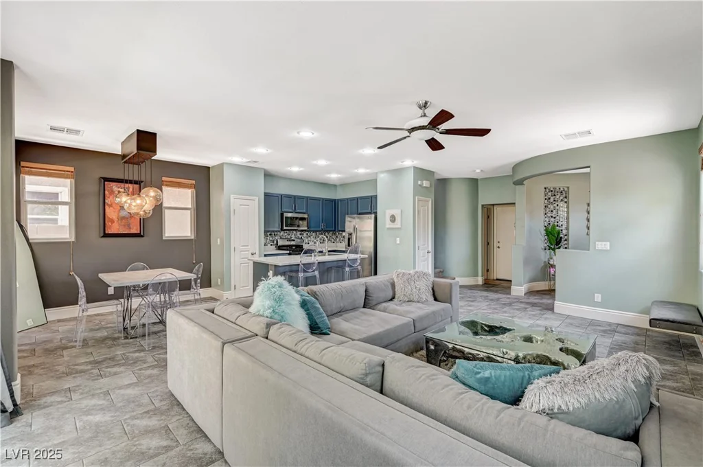 7486 Benlomond, Las Vegas, NV 89179