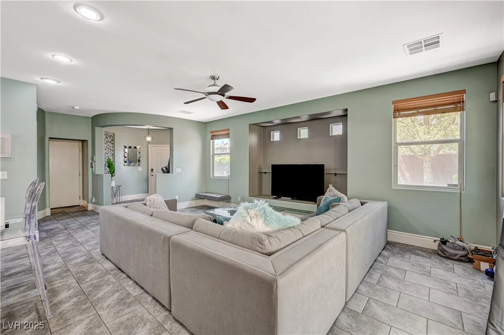 7486 Benlomond, Las Vegas, NV 89179