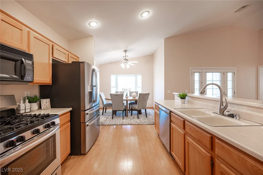7500 Peaceful Brook, Las Vegas, NV 89131