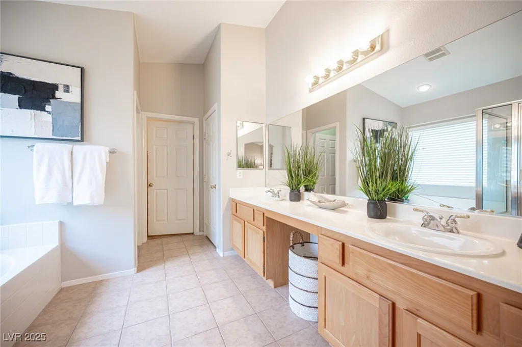 7500 Peaceful Brook, Las Vegas, NV 89131