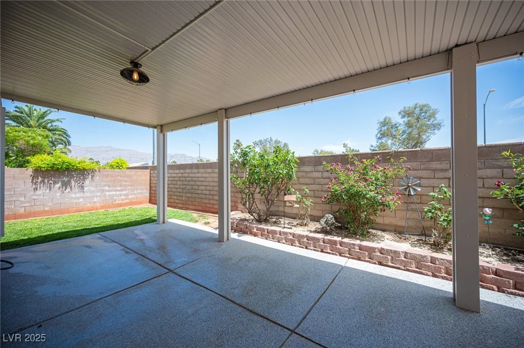 7500 Peaceful Brook, Las Vegas, NV 89131