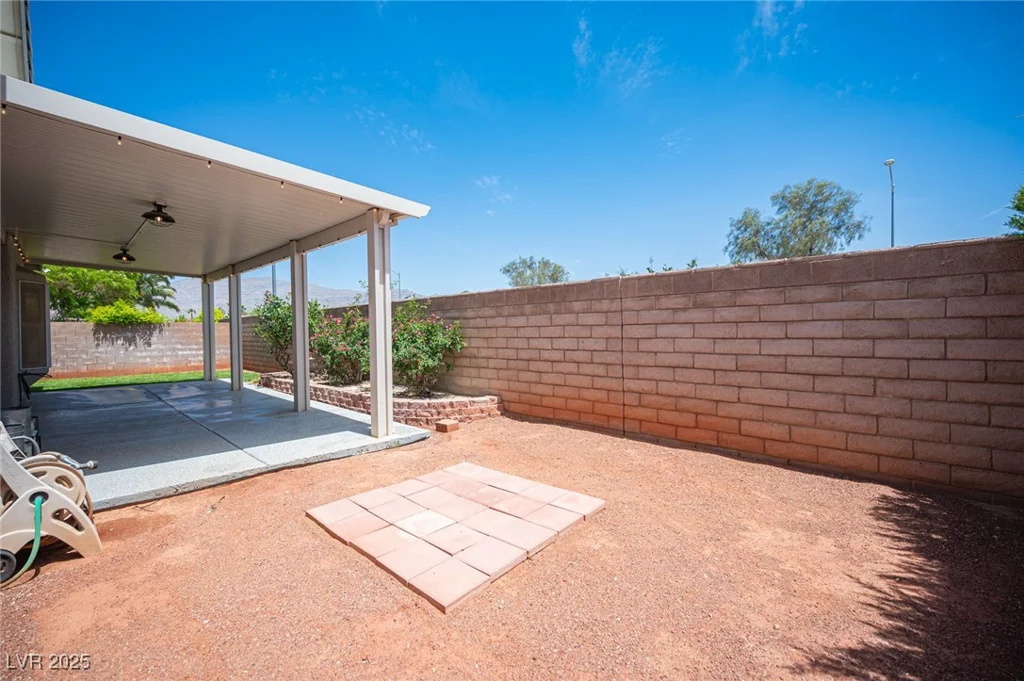 7500 Peaceful Brook, Las Vegas, NV 89131