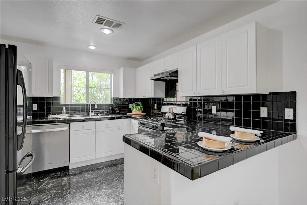 10525 Pine Glen, Las Vegas, NV 89144